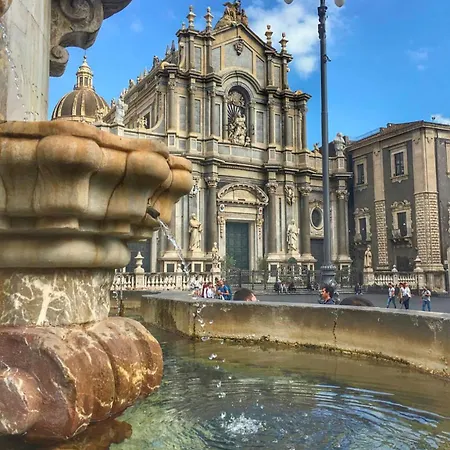 Catania Centro Casa Vacanze Con Parcheggio Ficurinias House Catania