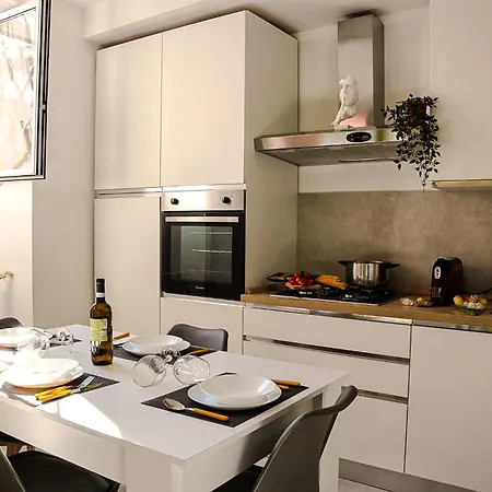 Ficurinias House Holiday Home-Parking-Centro Storico Catania Casa vacanze Aeroporto di Catania Fontana Rossa