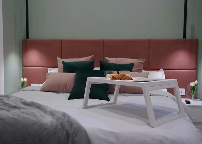 Ficuriniashouse-cozy Flat With Parking 別荘 *